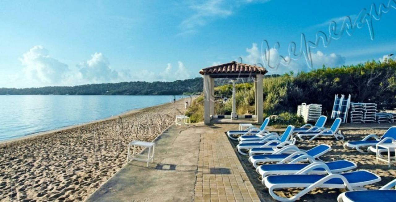 Magnifique Parc De La Presqu'Ile Avec Piscine Et Plage Face A Porquerolles ! Hyères Buitenkant foto